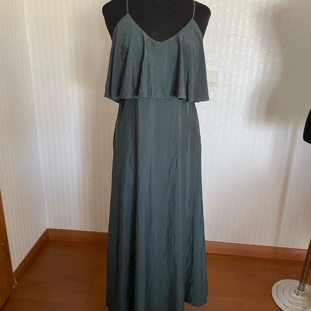 Gorgeous dress for summer nites.